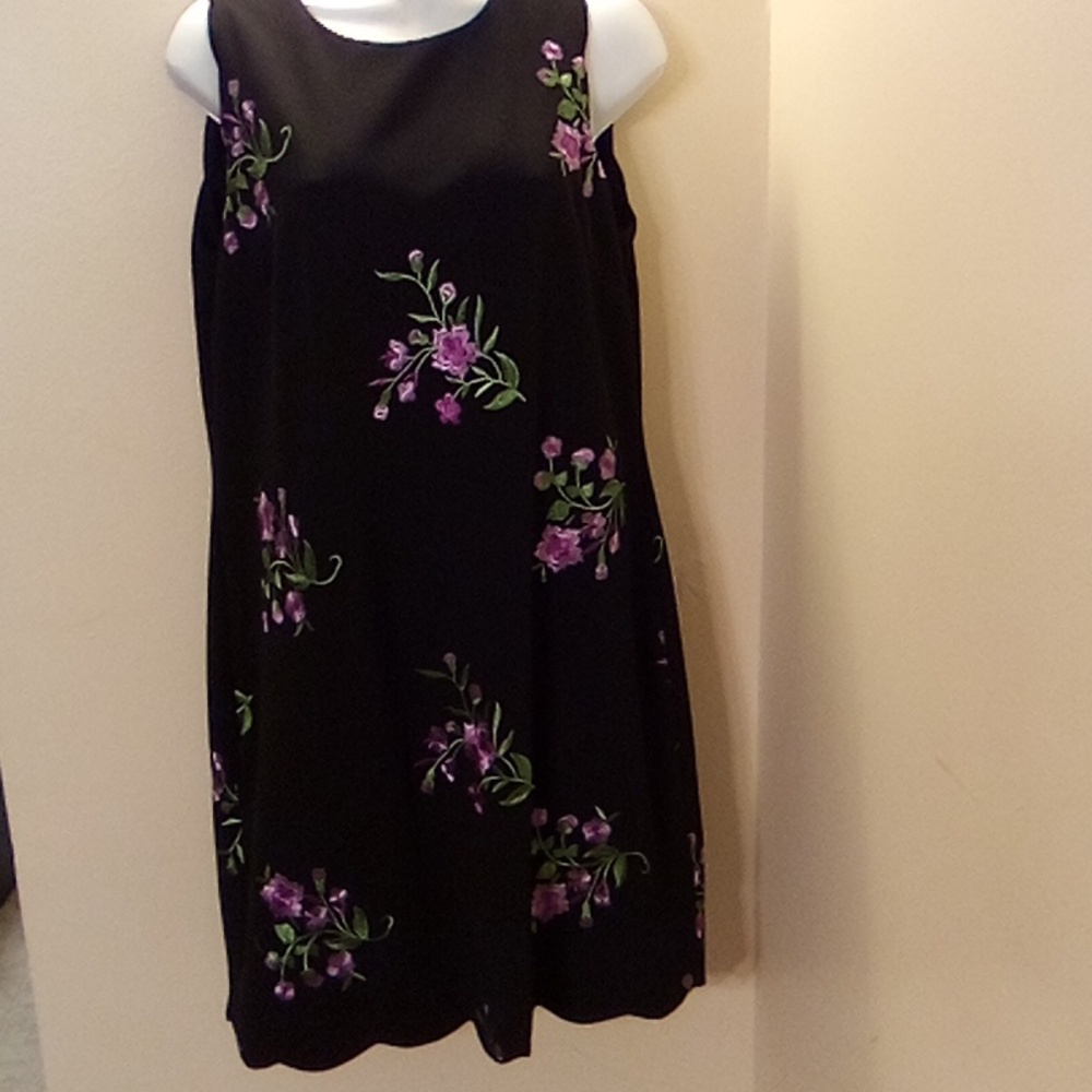 JOHN STUDIO DRESS PRE-OWNED SIZE 10 Floral Embroidered Black Dress - Picture 4 of 10